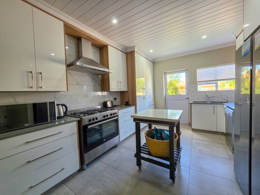 5 Bedroom Property for Sale in Stilbaai Wes Western Cape